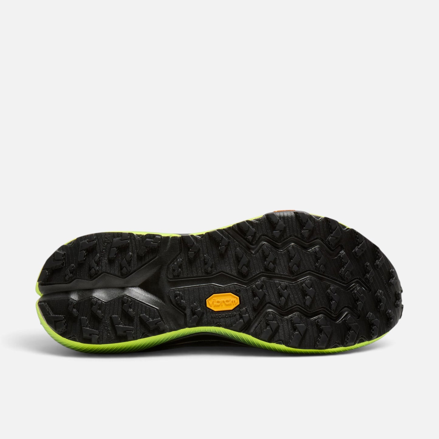 Suola Vibram Megagrip nera e verde fluo delle scarpe da trail running Brooks Cascadia 20 di Ares Sport Arezzo
