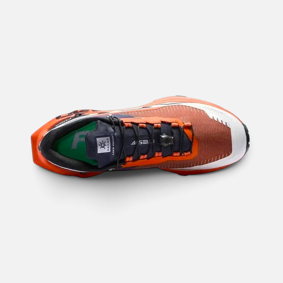 Scarpe da trail running Ares Sport Arezzo arancioni e nere con sistema di allacciatura rapida e design tecnico