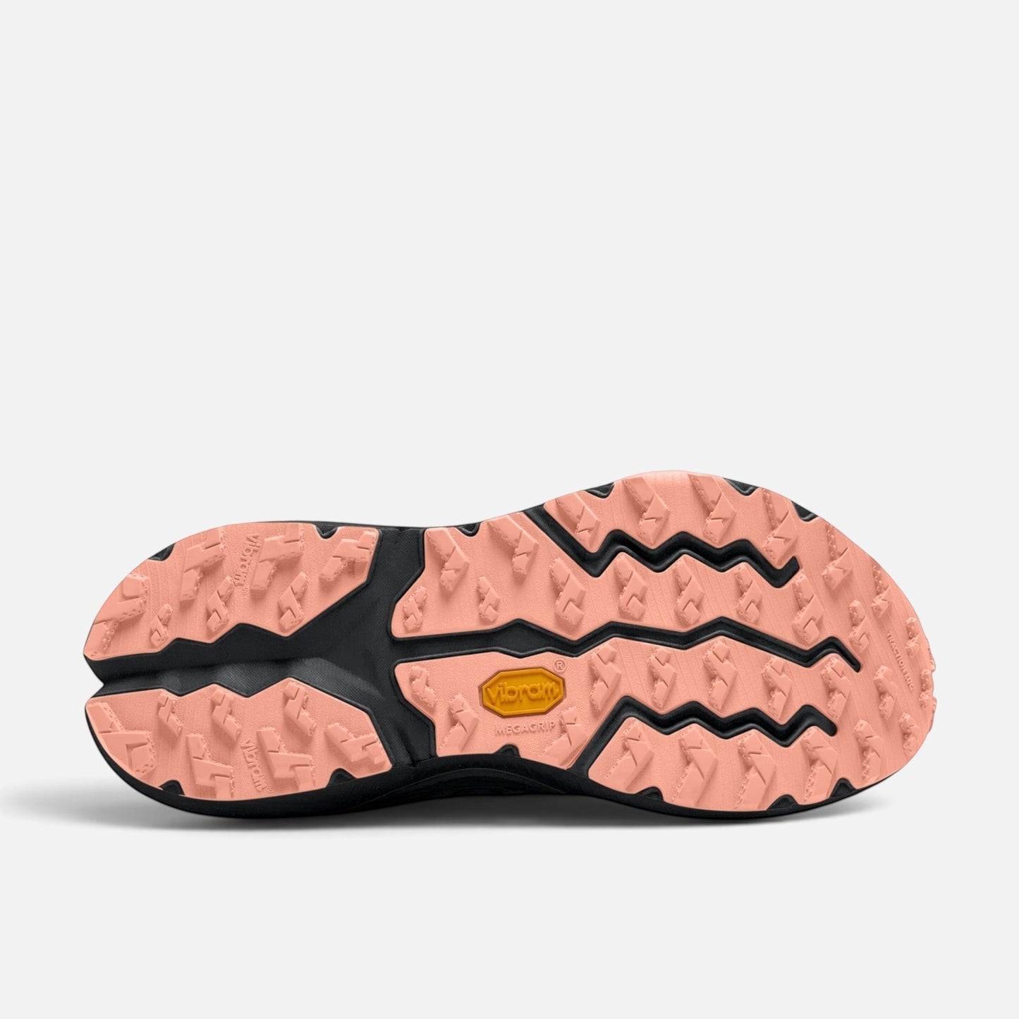 Suola Vibram Megagrip rosa e nera di una scarpa da trail running Ares Sport Arezzo, vista dal basso